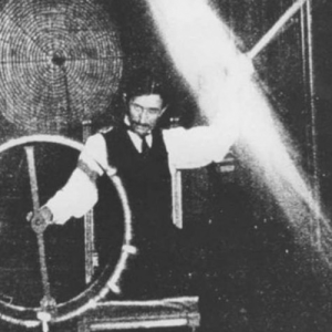 ¿Qué grado de ICAI habría estudiado Nikola Tesla?